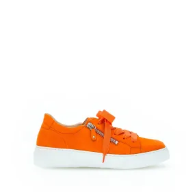 Baskets orange en daim