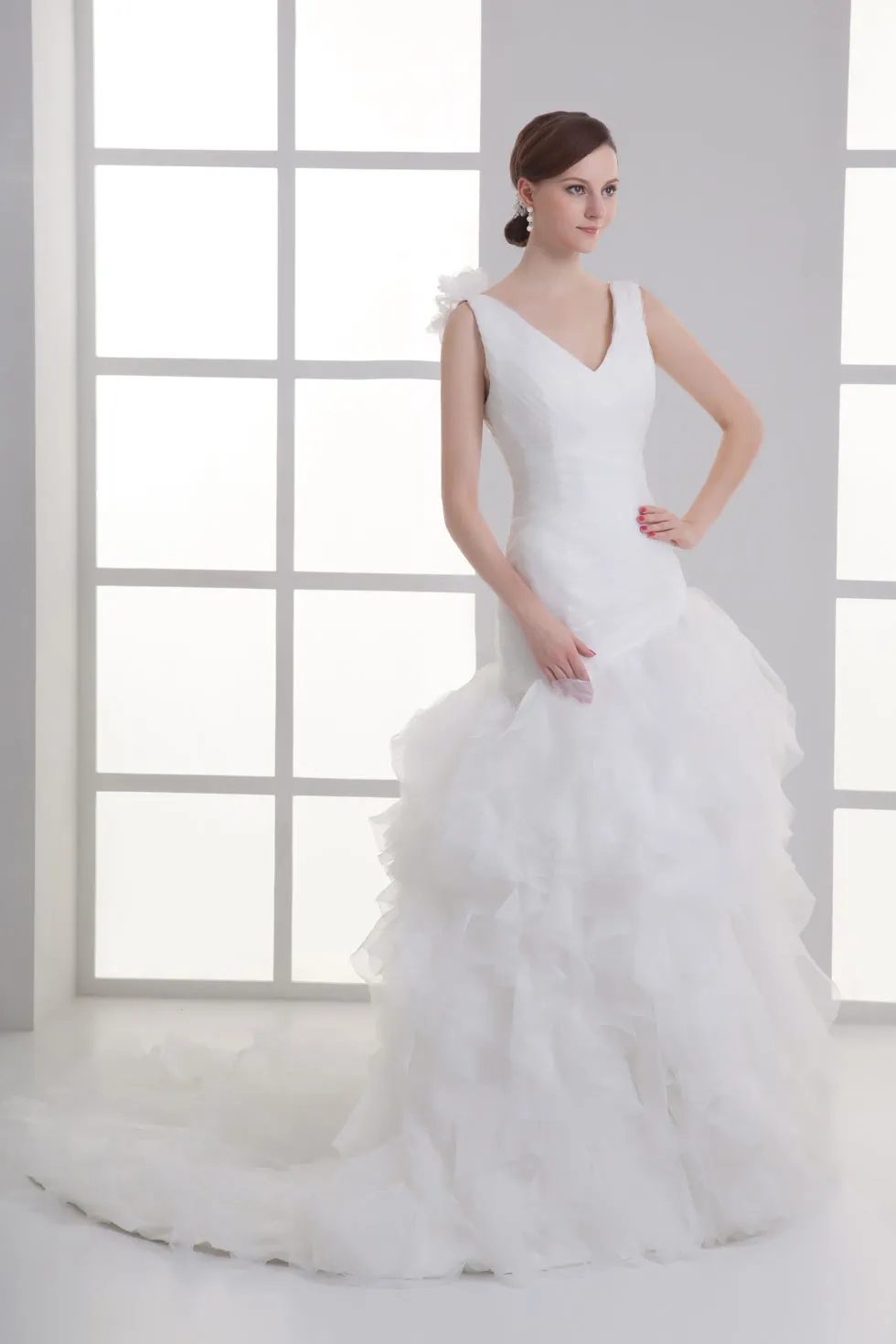 Colonne robe de mariée à volants ruchée en organza